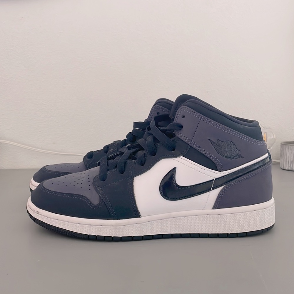 Nike Jordan Mid